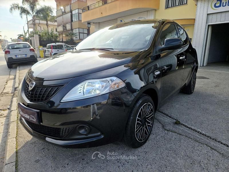 Usata Lancia Ypsilon Silver 69 CV (50 kW) 2023 Nero Utilitaria