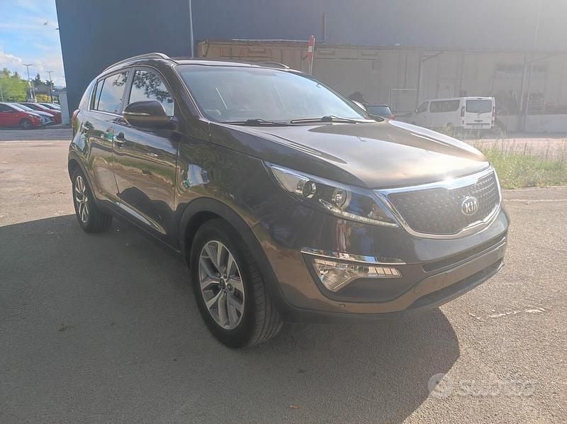 Grigio Usata 2015 Kia Sportage Active SUV | 12.500 € (Cara) - Immagine 1/4