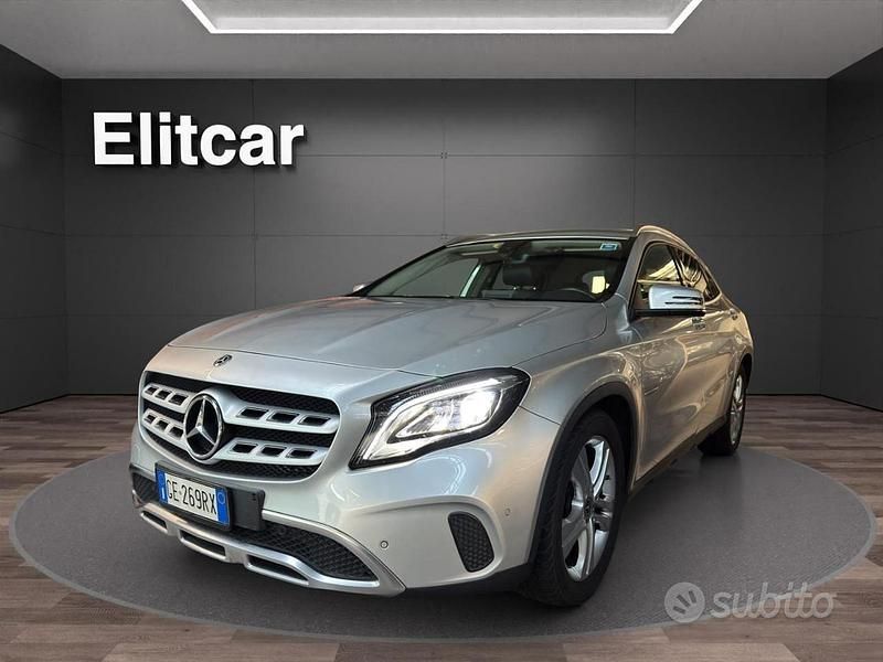 Grigio Usata 2019 Mercedes GLA180 SUV | 18.900 € (Buon prezzo) - Immagine 1/4