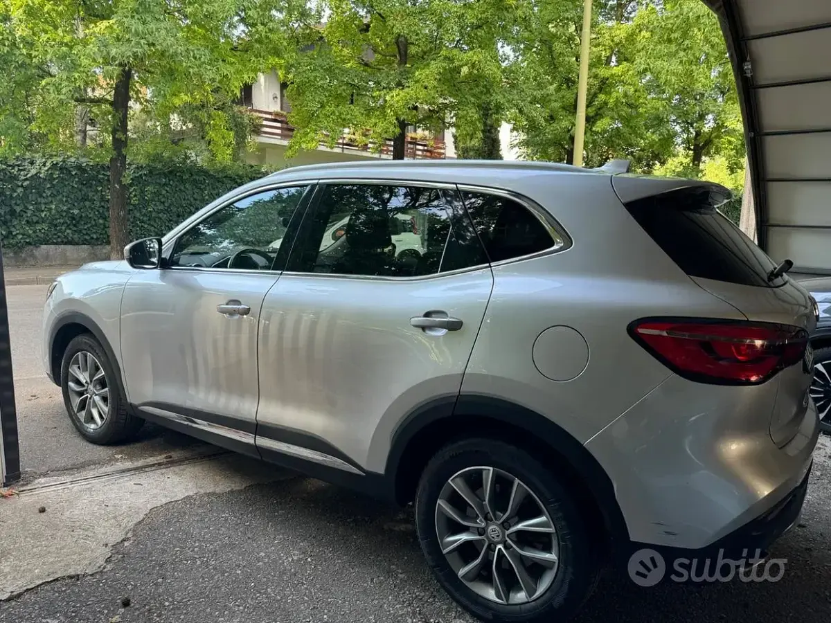 Usata MG HS Luxury 162 CV (119 kW) 2023 Grigio SUV
