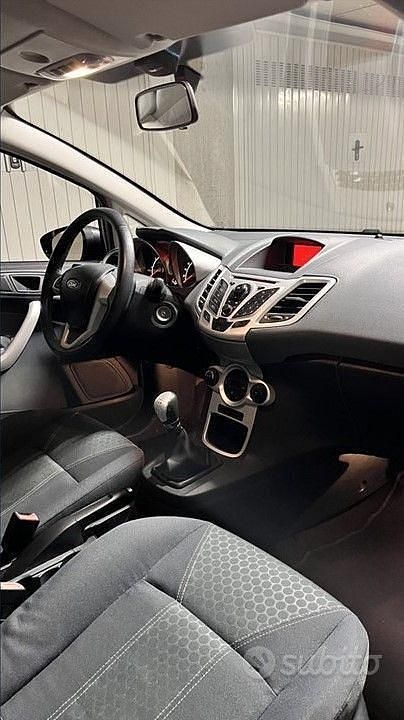 Usata Ford Fiesta Titanium 82 CV (60 kW) 2009 Grigio Berlina