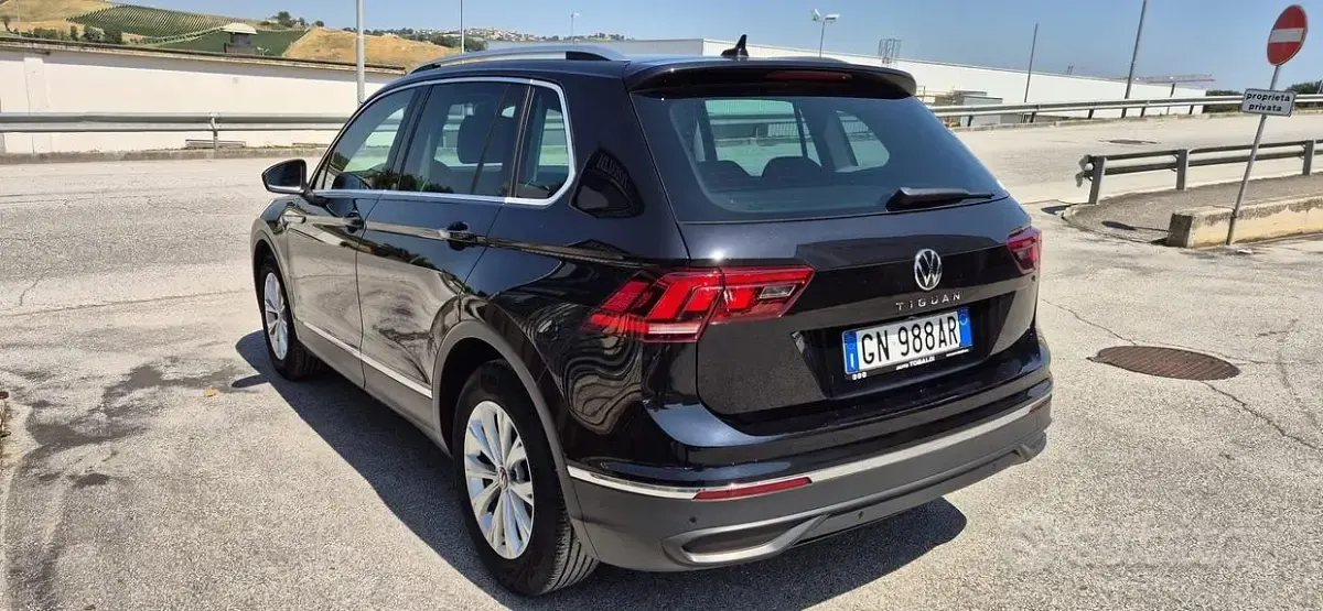 Usata VW Tiguan Life 122 CV (89 kW) 2023 Nero SUV