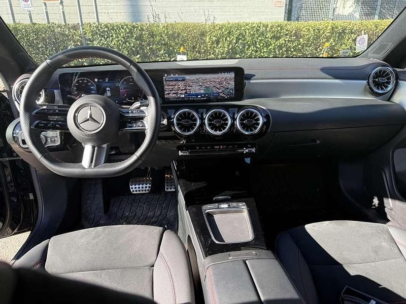 Usata Mercedes CLA180 AMG Line Premium Plus 116 CV (85 kW) 2025 Nero Berlina