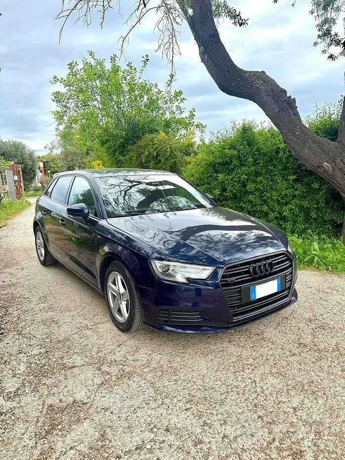 Usado Audi A3 116 CV (85 kW) 2017 Azul Berlina
