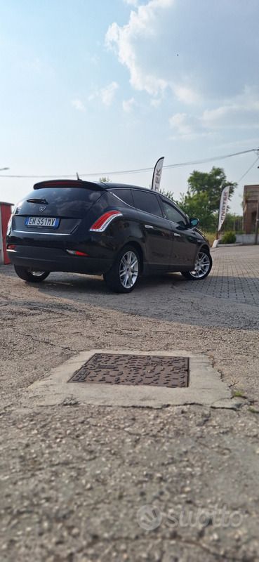 Usata Lancia Delta 120 CV (88 kW) 2009 Nero Utilitaria