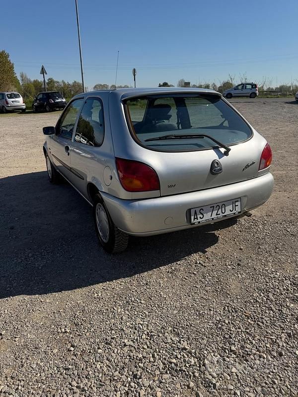 Usata Ford Fiesta 75 CV (55 kW) 1997 Grigio Utilitaria