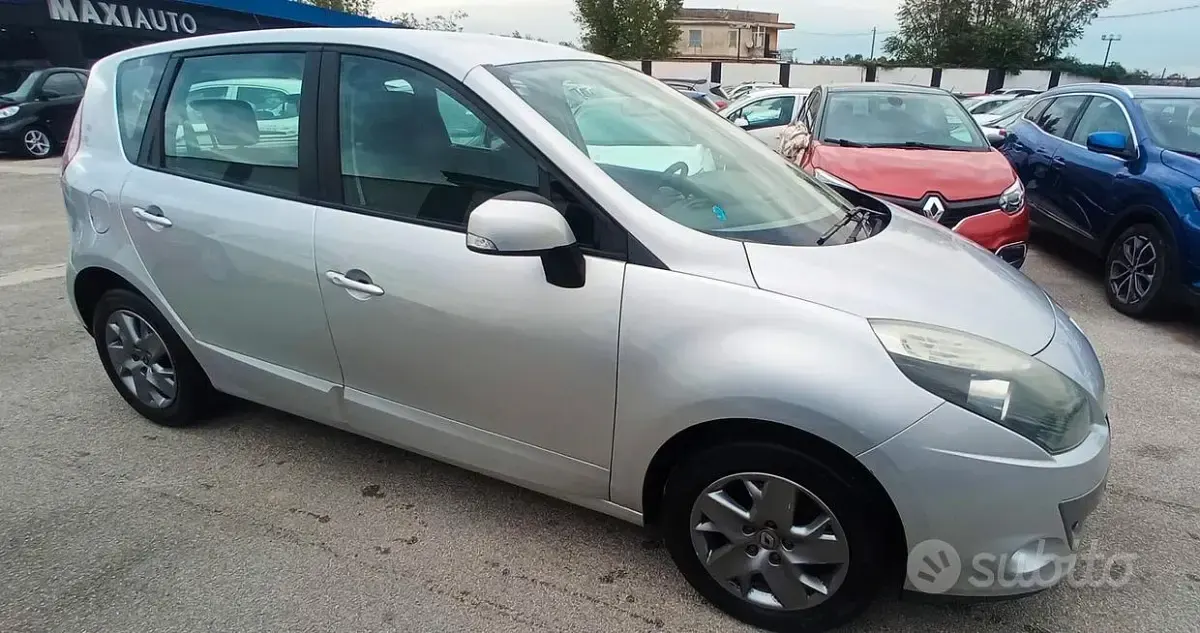Usata Renault Scenic E-Tech 110 CV (80 kW) 2011 Arancione Monovolume