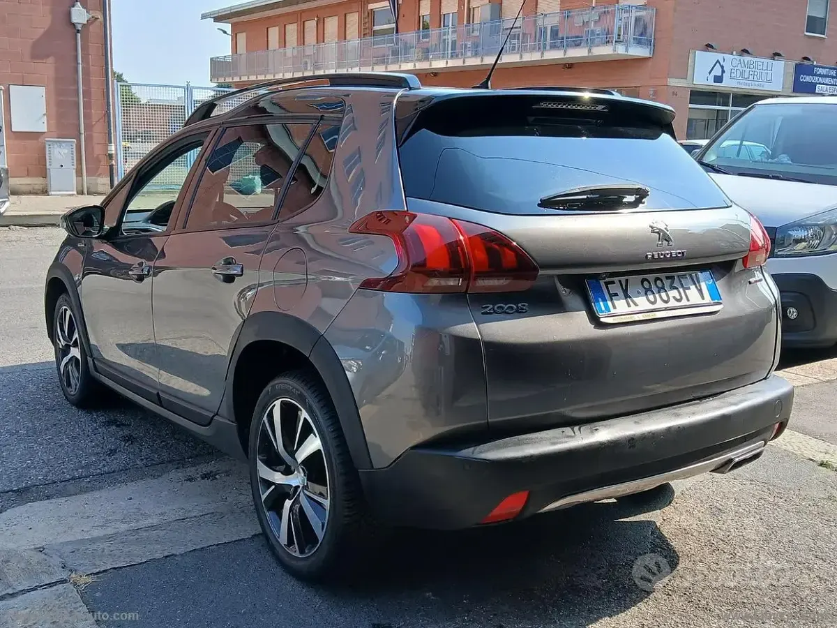 Usata Peugeot 2008 GT-line 110 CV (80 kW) 2017 Nero SUV