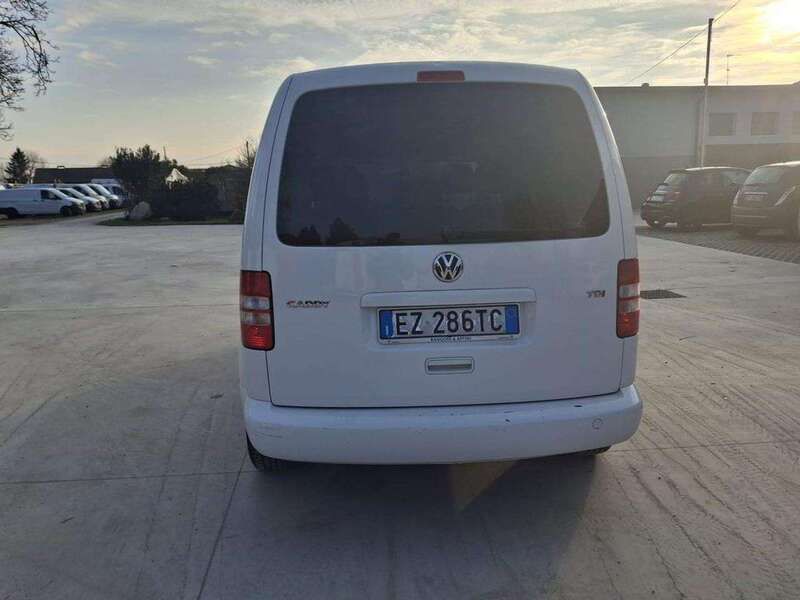 Begagnad VW Caddy Comfortline 102 HK (75 kW) 2015 Vit Minibuss
