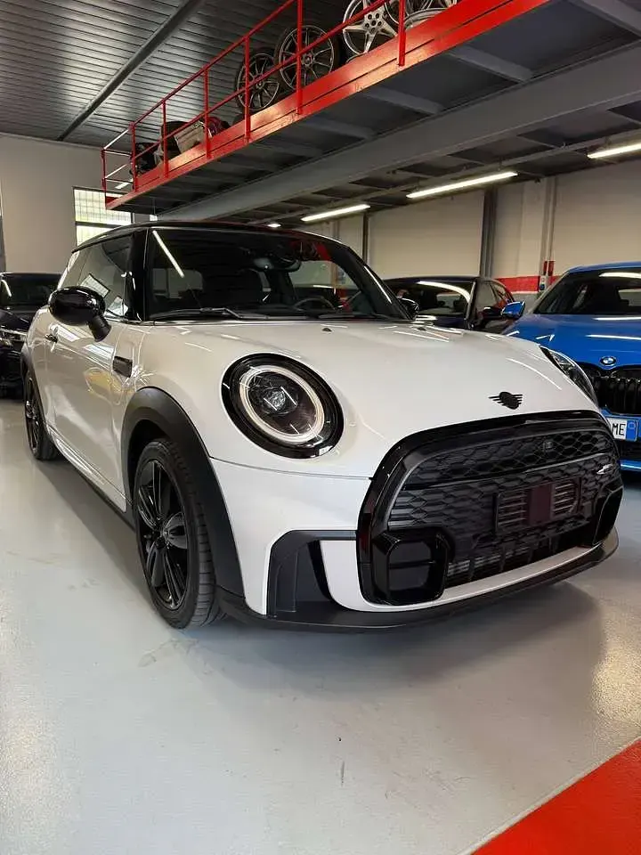 Usata Mini John Cooper Works 136 CV (100 kW) 2023 Nanuq white perlato Utilitaria