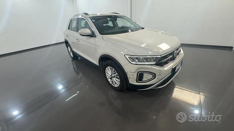 Usata VW T-Roc Life 110 CV (80 kW) 2022 Grigio SUV