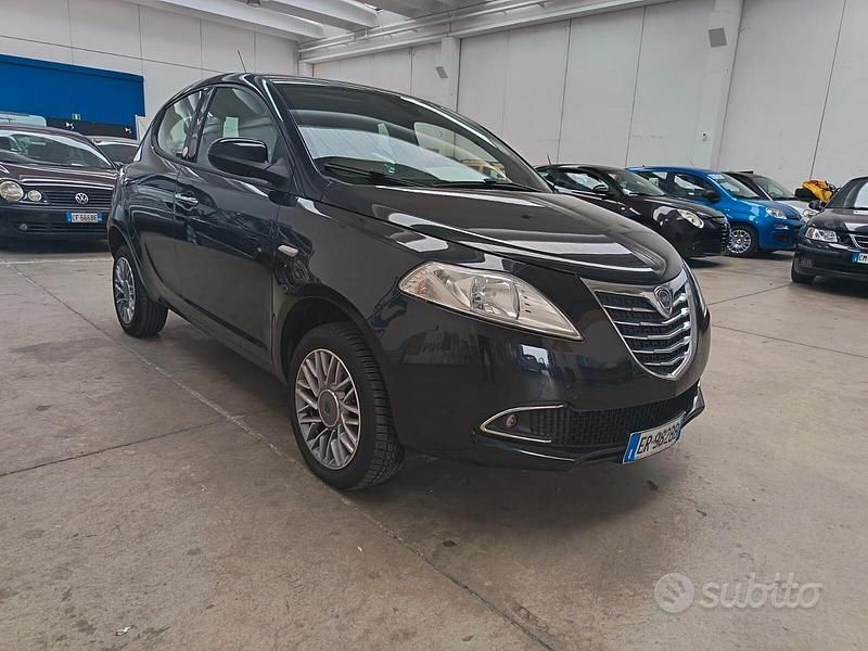 Usata Lancia Ypsilon 86 CV (63 kW) 2013 Nero Utilitaria