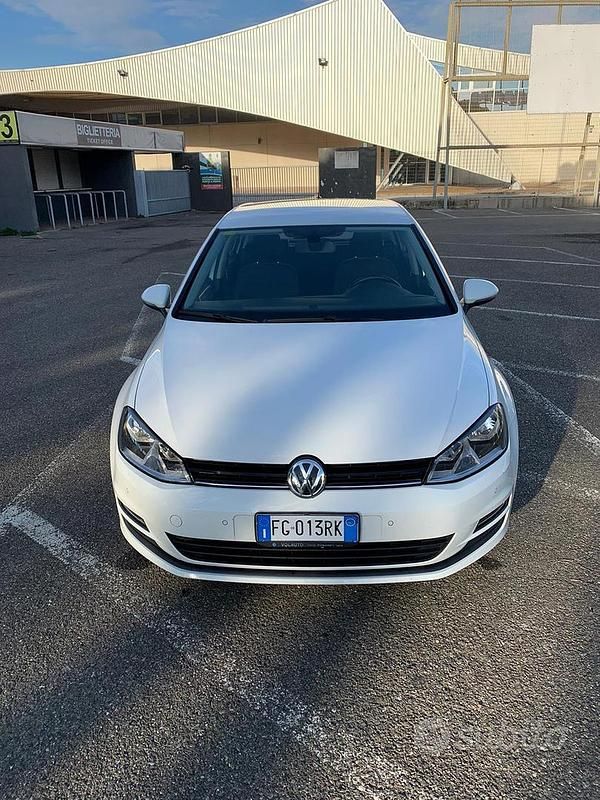 Bianco Usata 2017 VW Golf VII Due volumi | 12.100 € (Ottimo prezzo) - Immagine 1/4