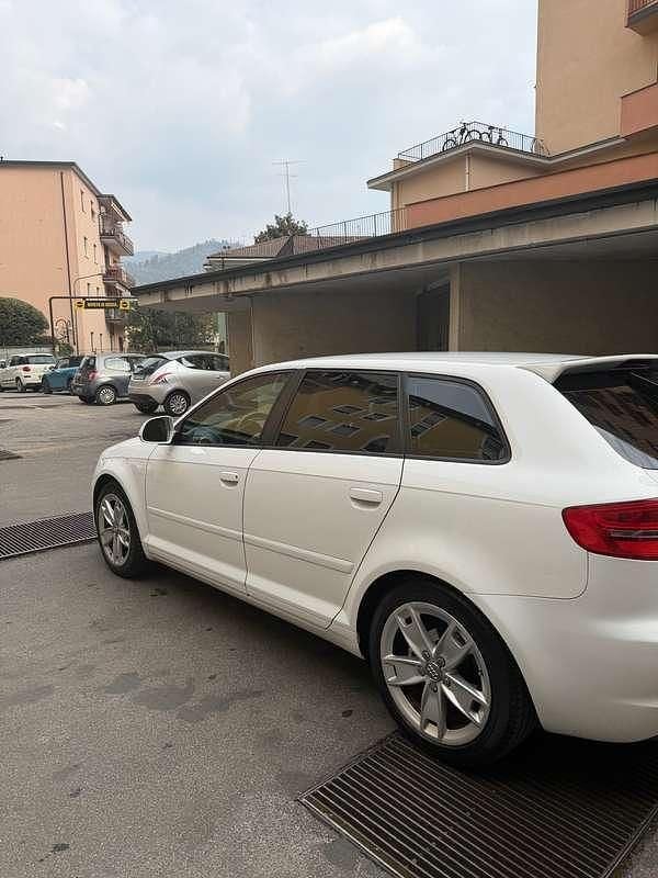 Usata Audi A3 Attraction 105 CV (77 kW) 2009 Bianco Utilitaria