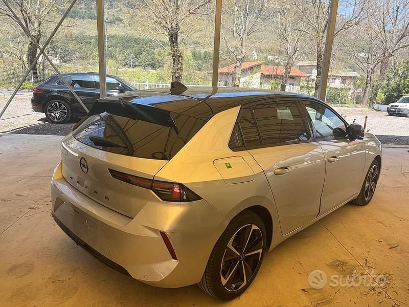 Usado Opel Astra 131 CV (96 kW) 2025 Gris Berlina