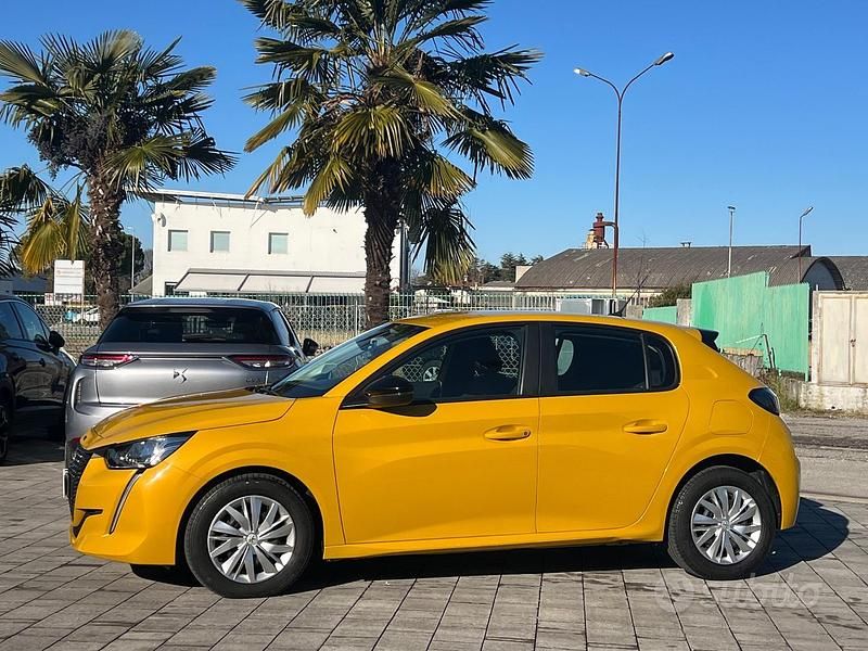 Usata Peugeot 208 Active 75 CV (55 kW) 2023 Giallo Utilitaria