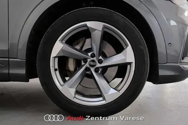 Usata Audi Q8 Sport 286 CV (210 kW) 2022 Grigio daytona SUV