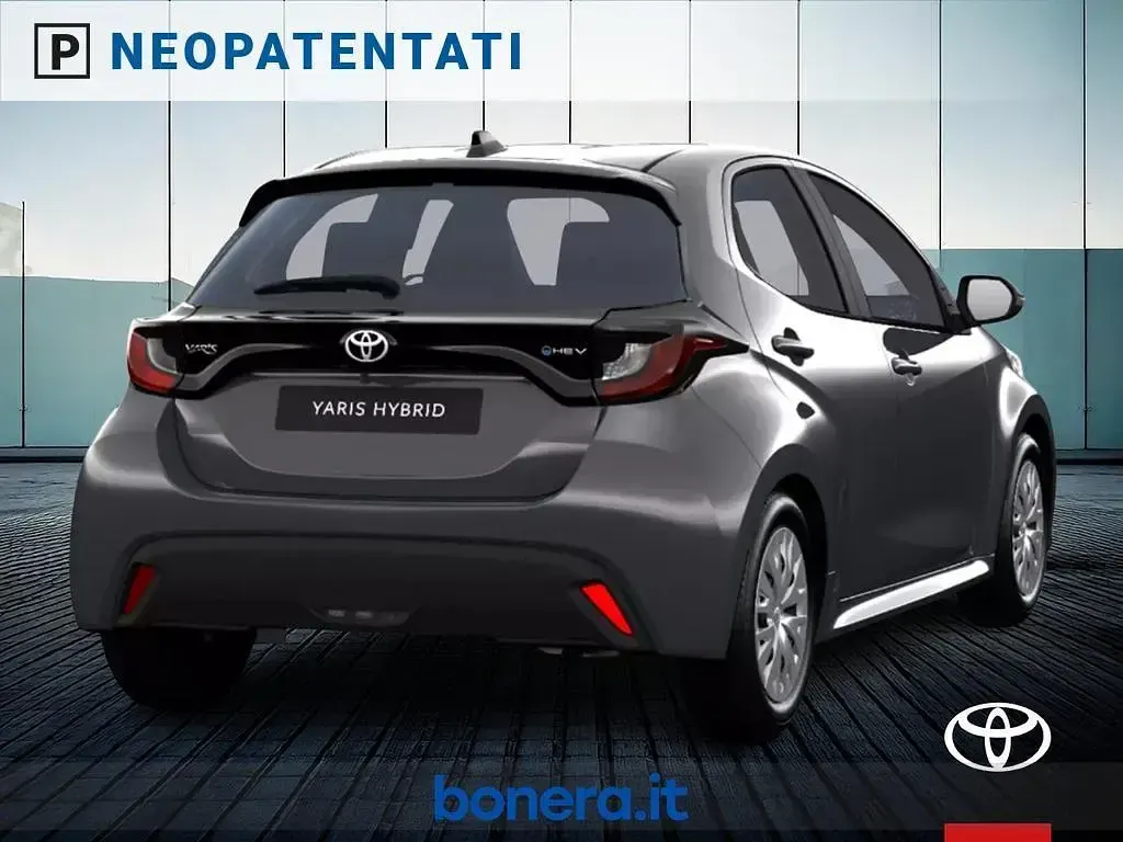Nuova Toyota Yaris Hybrid 116 CV (85 kW) 2026 Grigio Berlina