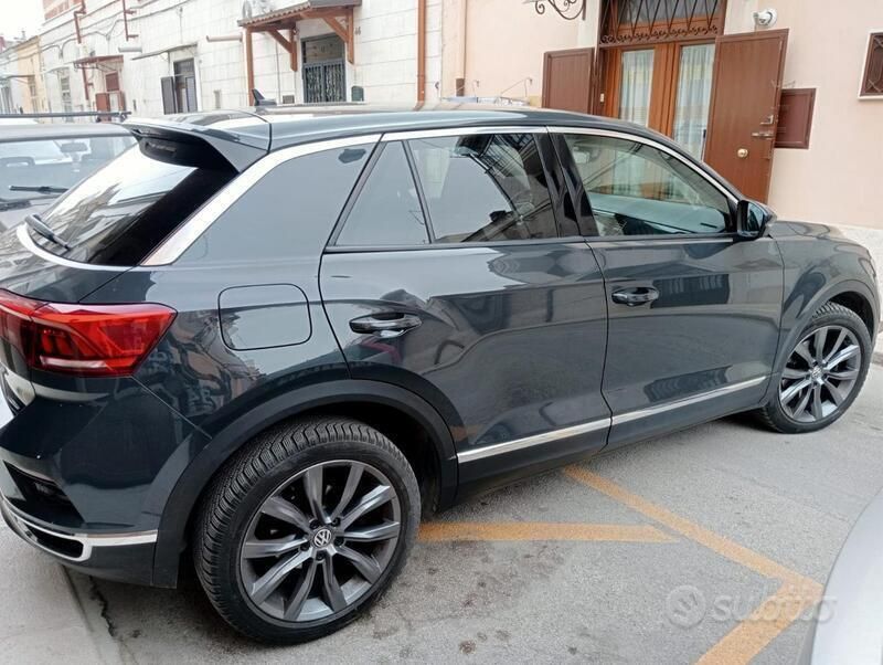 Usata VW T-Roc 150 CV (110 kW) 2019 Grigio SUV