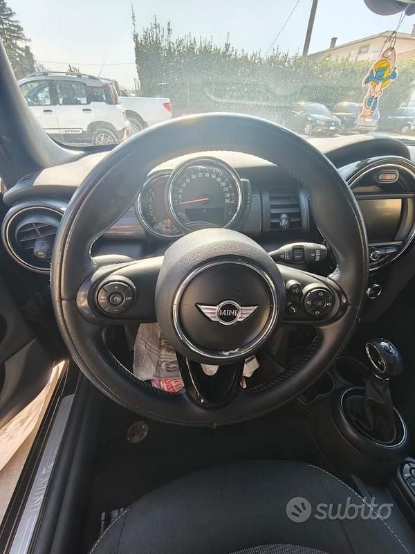 Käytetty Mini Cooper D Hype 116 HP (85 kW) 2017 Musta Viistoperä