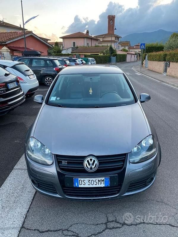 Grigio Usata 2008 VW Golf V GT Tre volumi | 4800 € (Buon prezzo) - Immagine 1/4