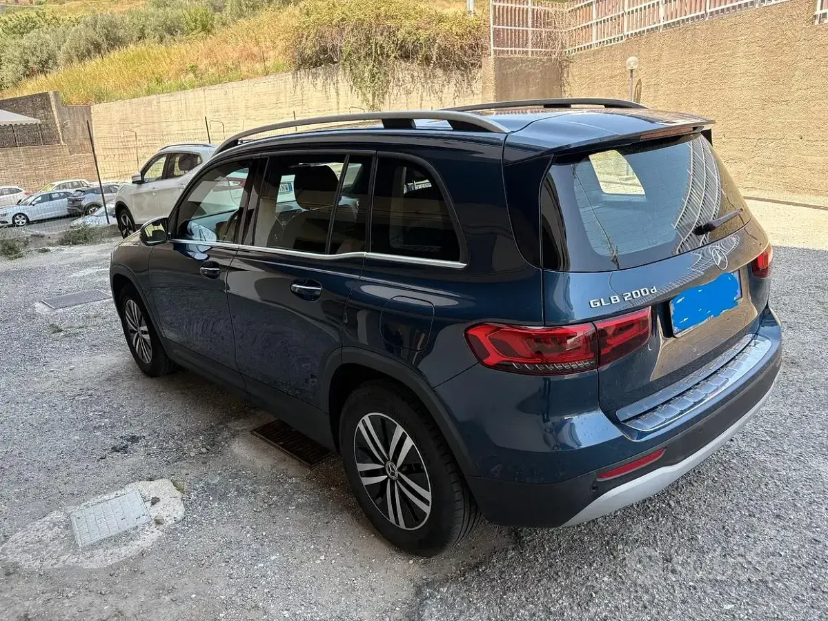 Usata Mercedes GLB200 150 CV (110 kW) 2020 Bluazzurro SUV