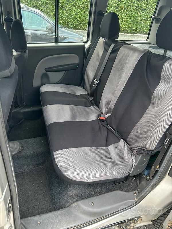 Usata Fiat Doblò 84 CV (61 kW) 2006 Grigio Monovolume