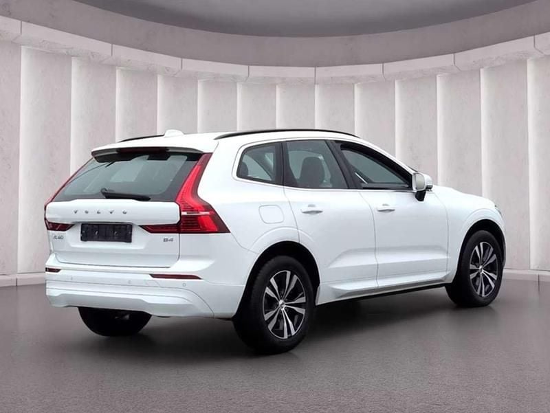 Usado Volvo XC60 Momentum 197 HP (144 kW) 2022 Branco SUV