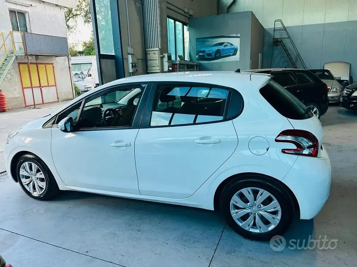 Usata Peugeot 208 Active 82 CV (60 kW) 2012 Bianco Utilitaria