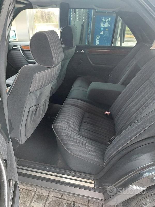 Grigio Usata 1993 Mercedes 200 Tre volumi | 10.000 € - Immagine 1/4
