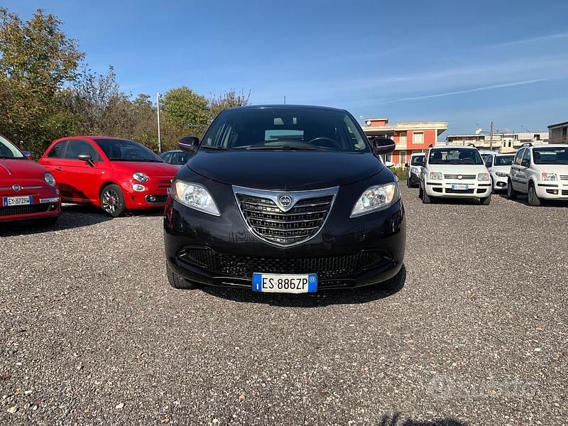Nero Usata 2013 Lancia Ypsilon Due volumi | 4850 € (Buon prezzo) - Immagine 1/4