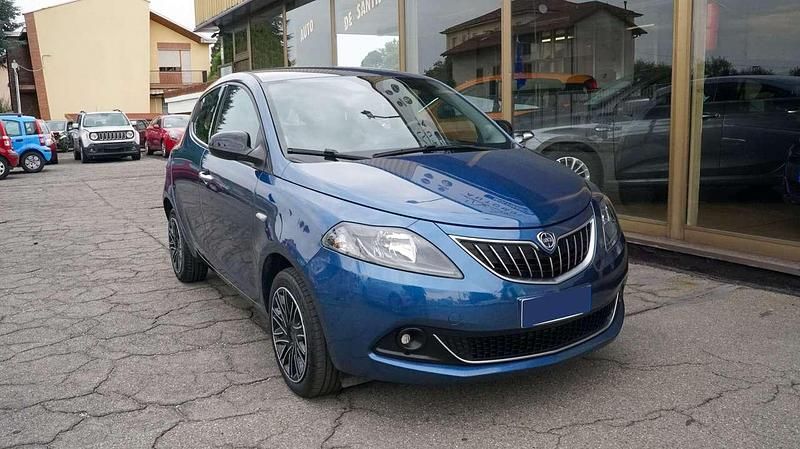 Usata Lancia Ypsilon Gold 69 CV (50 kW) 2022 Blu/azzurro Utilitaria