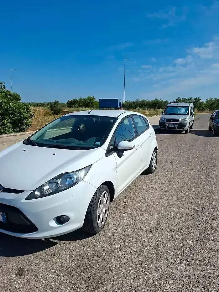 Usata Ford Fiesta 75 CV (55 kW) 2011 Berlina