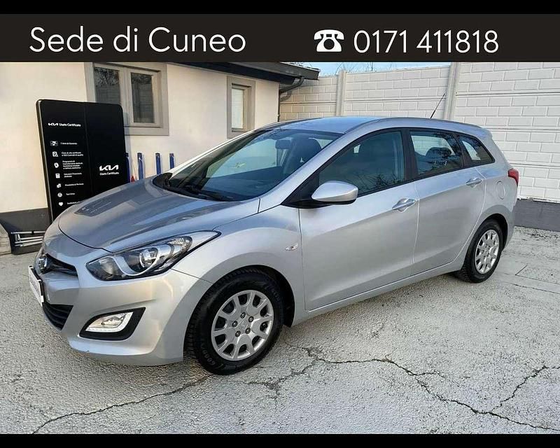 Argento Usata 2015 Hyundai i30 Comfort Station wagon | 6400 € (Ottimo prezzo) - Immagine 1/3