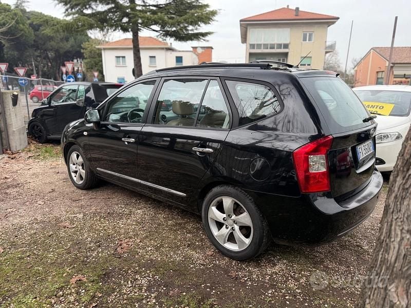 Usata Kia Carens EX 140 CV (102 kW) 2007 Nero Monovolume