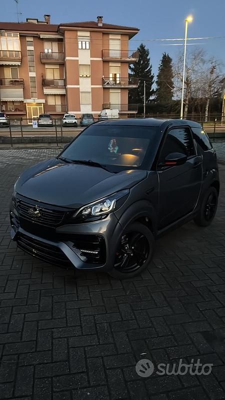 Begagnad Ligier JS50 2023 Grå Halvkombi