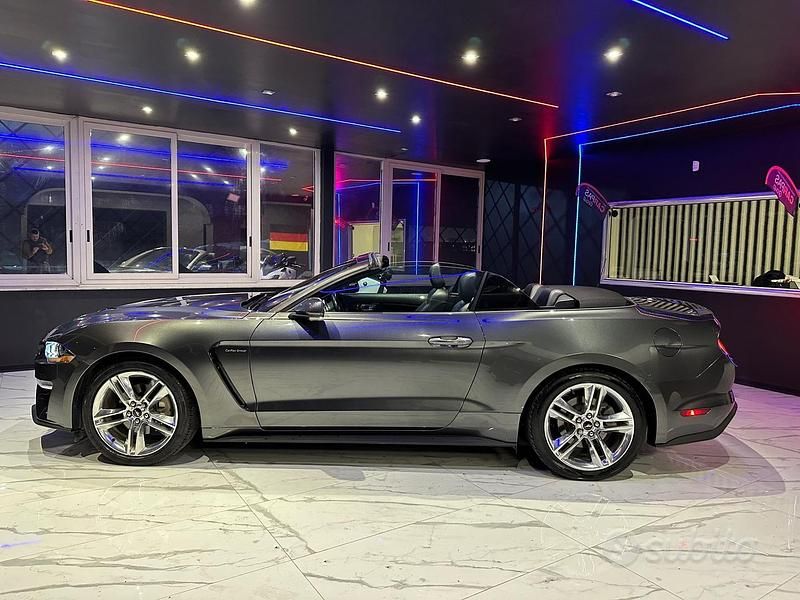 Usata Ford Mustang Convertible 290 CV (213 kW) 2019 Grigio Cabrio