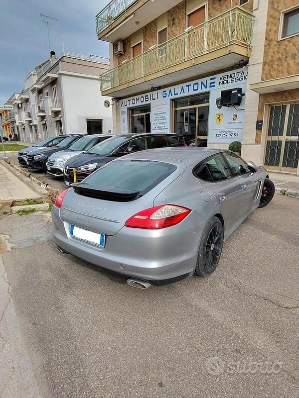 Usata Porsche Panamera 250 CV (183 kW) 2012 Grigio Utilitaria