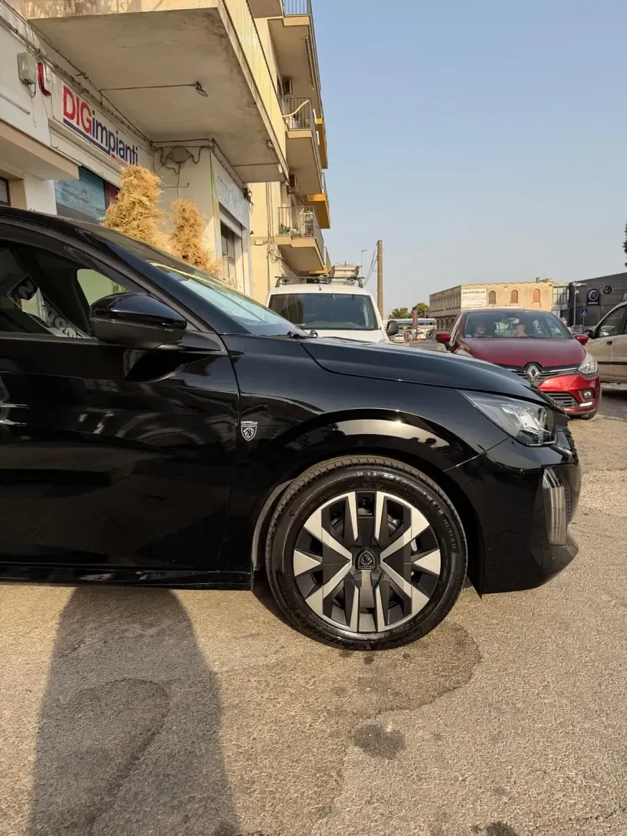 Nuova Peugeot 208 Allure 100 CV (73 kW) 2026 Nero Utilitaria