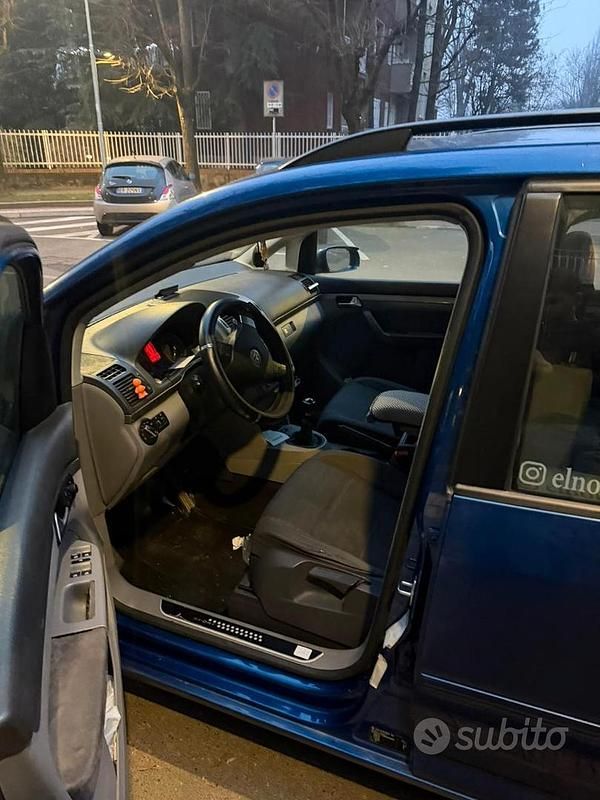 Usata VW Touran 150 CV (110 kW) 2009 Blu Monovolume