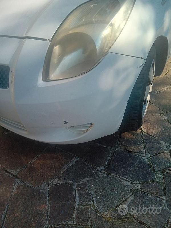 Usata Toyota Yaris 69 CV (50 kW) 2009 Bianco Utilitaria
