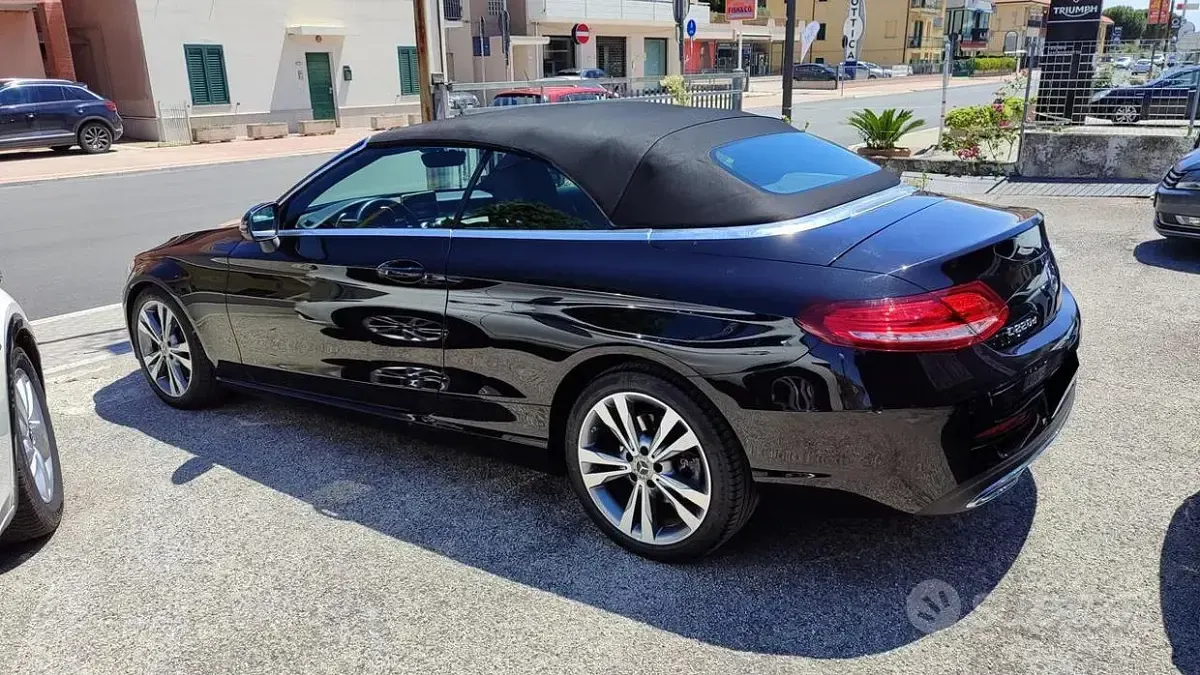 Usado Mercedes C220 170 CV (125 kW) 2017 Negro Descapotable