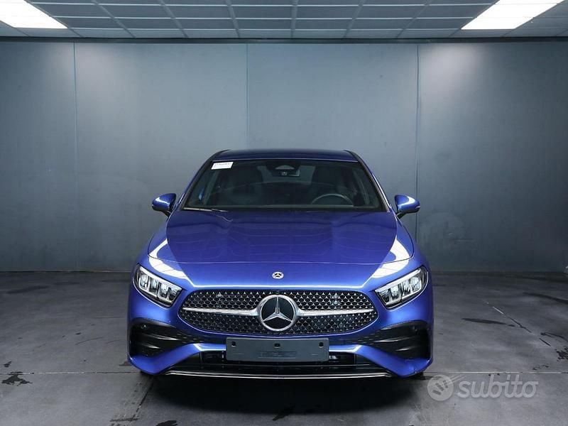 Usata Mercedes A180 AMG line 136 CV (100 kW) 2025 Blu Berlina