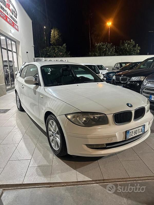 Usata BMW 118 142 CV (104 kW) 2009 Bianco Utilitaria