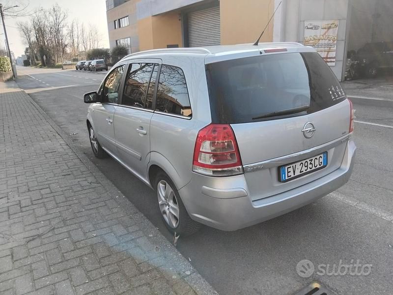 Usata Opel Zafira Business 125 CV (91 kW) 2014 Giallo Monovolume