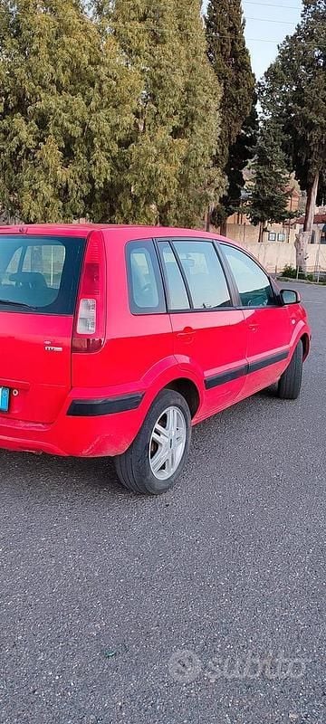 Usata Ford Fusion 68 CV (50 kW) 2007 Rosso Utilitaria