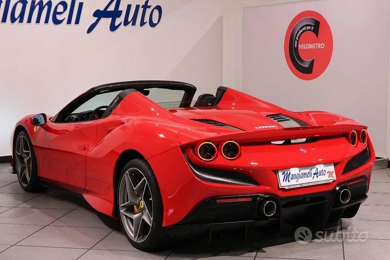 Usata Ferrari F8 721 CV (530 kW) 2021 Rosso Cabrio