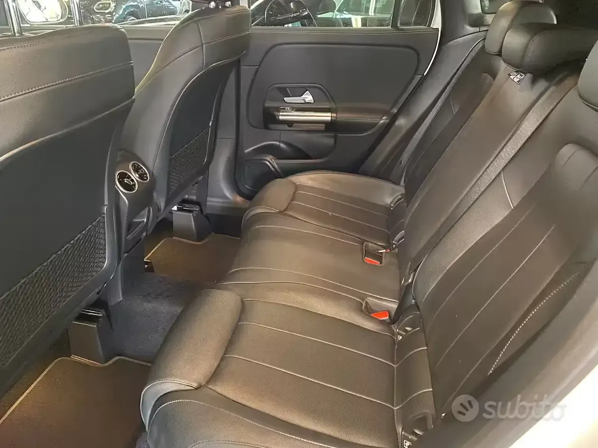 Usata Mercedes GLA200 150 CV (110 kW) 2020 Bianco SUV