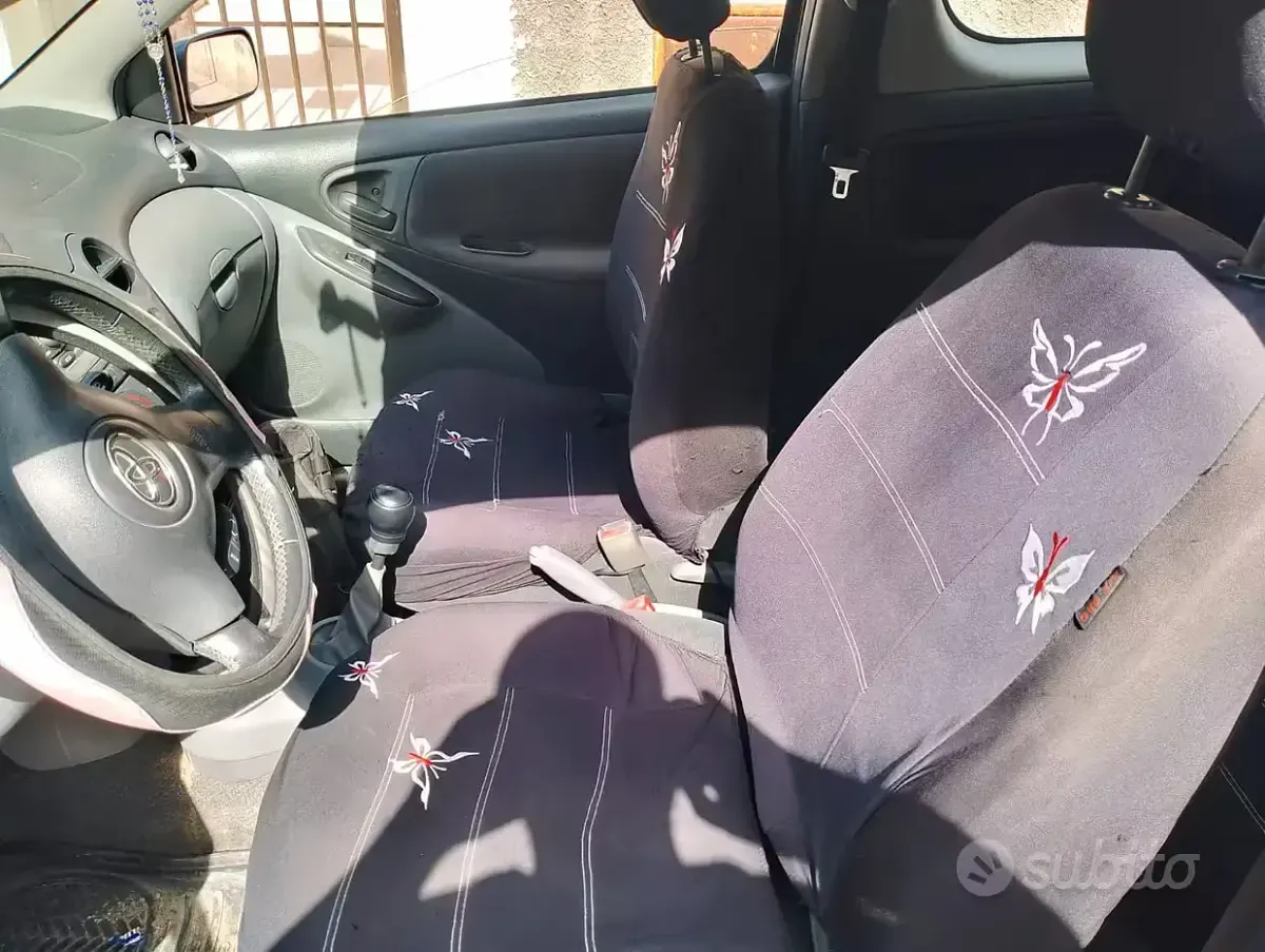 Usata Toyota Yaris 65 CV (47 kW) 2004 Berlina