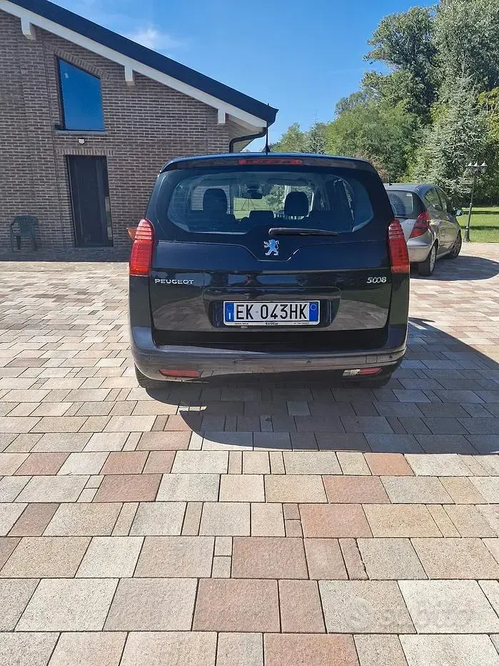 Usata Peugeot 5008 112 CV (82 kW) 2012 Bluazzurro Monovolume